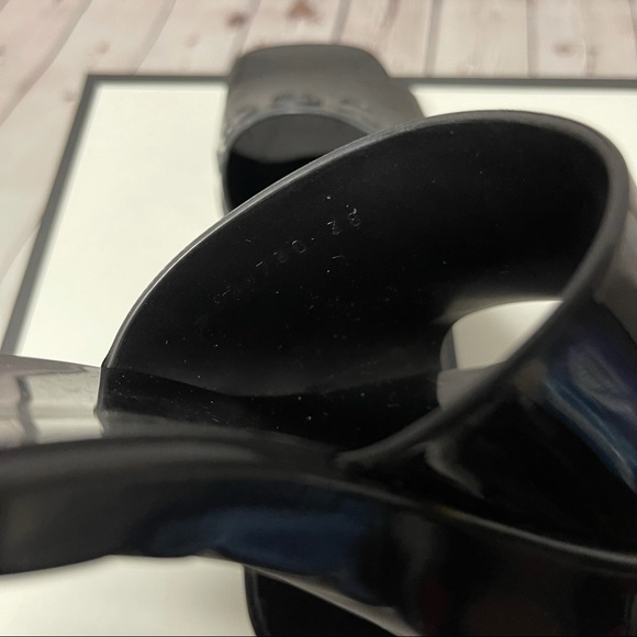 Gucci rubber slide sandals - Picture 7 of 11